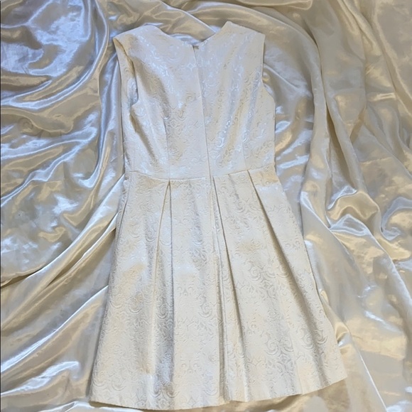 Elegant dress - Picture 2 of 3